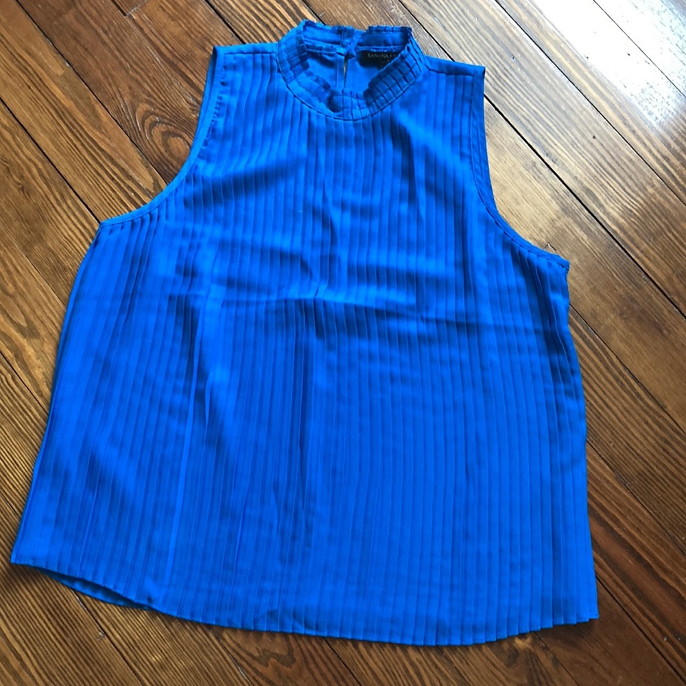 Banana Republic pleated sleeveless top